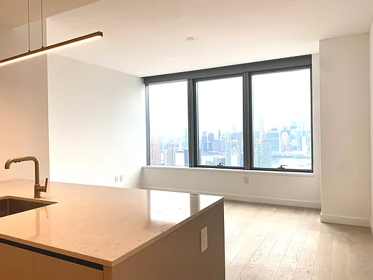 Rented by Chase Global Realty Corp | media 20