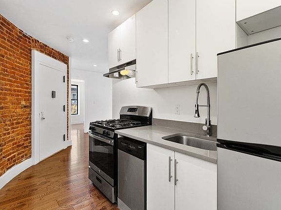 3rd image of 4 Saint Nicholas Ave #9
