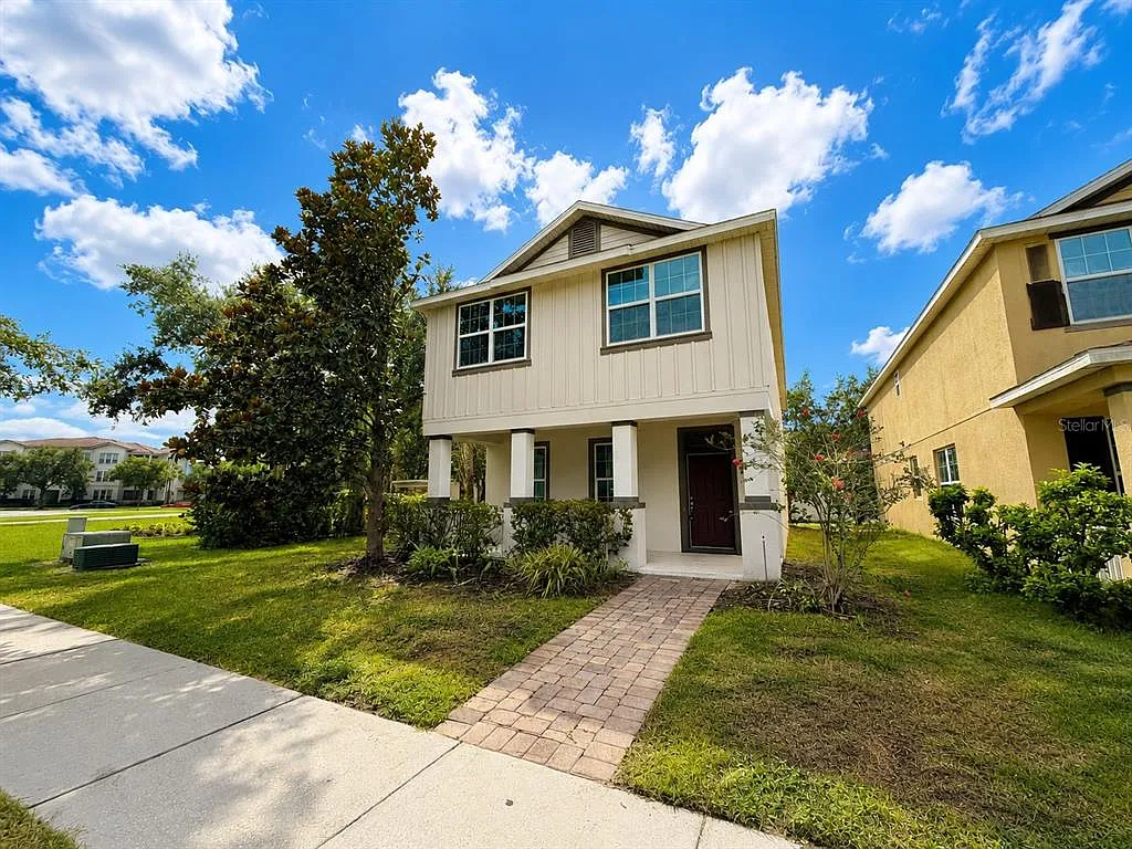4 bed, 2.5 bath, 2092 sqft, $2,950 — Photo 3