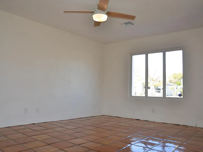 1025 E Indianola Ave — Photo 5