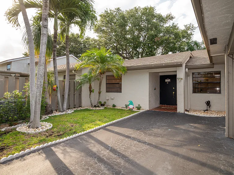 1873 Wildwood Ln N — Photo 31