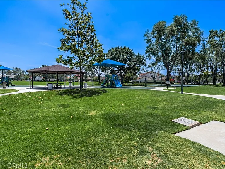 13014 Espinheira Dr — Photo 36