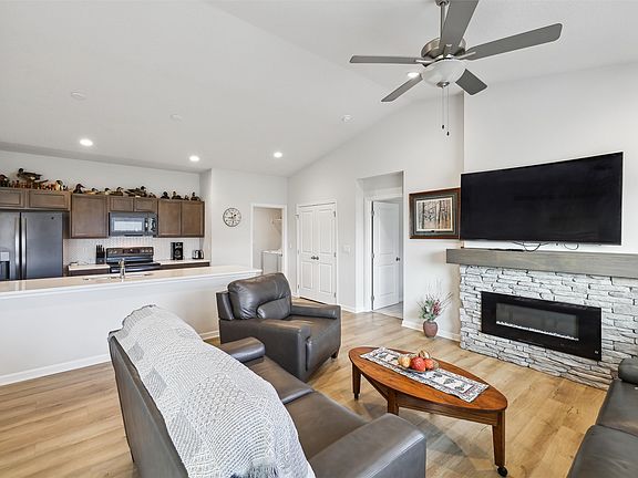 4th image of 1143 Tuscany Dr SE