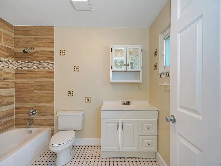 2716 SW 46th St #1-2 — Photo 14