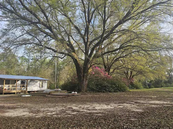 22135 Byrd Ln, Robertsdale, AL 36567