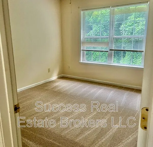 6074 Brookmere Ln SW — Photo 10