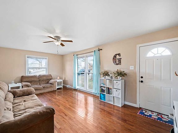 5th image of 132 Lexington Dr
