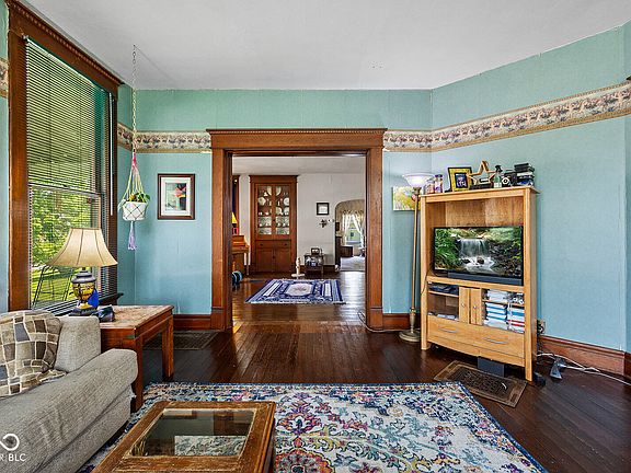 5th image of 303 E Water St