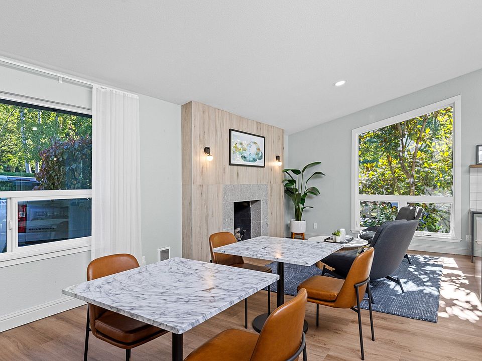 Clubhouse Space at 2000 Lake Washington Apartments in Renton, WA 98056