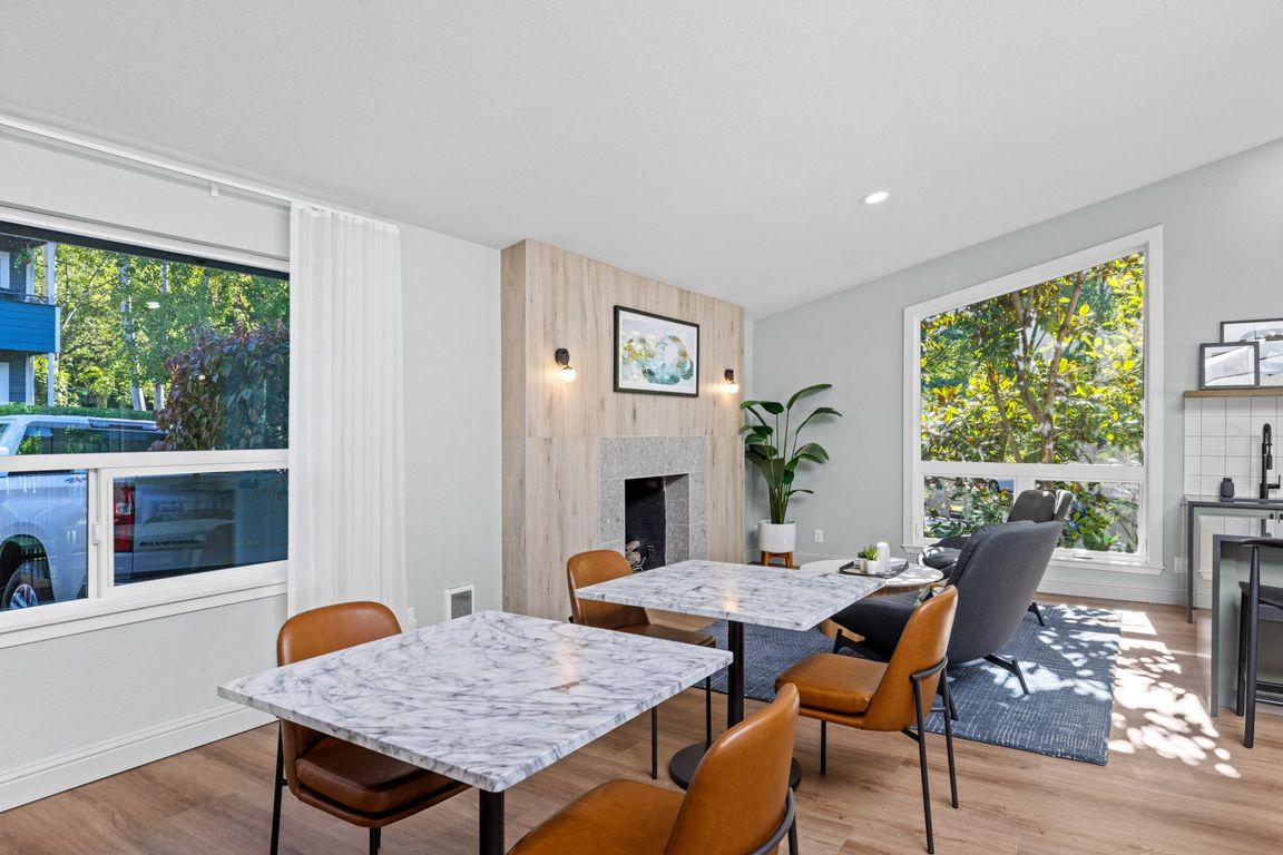 Clubhouse Space at 2000 Lake Washington Apartments in Renton, WA 98056