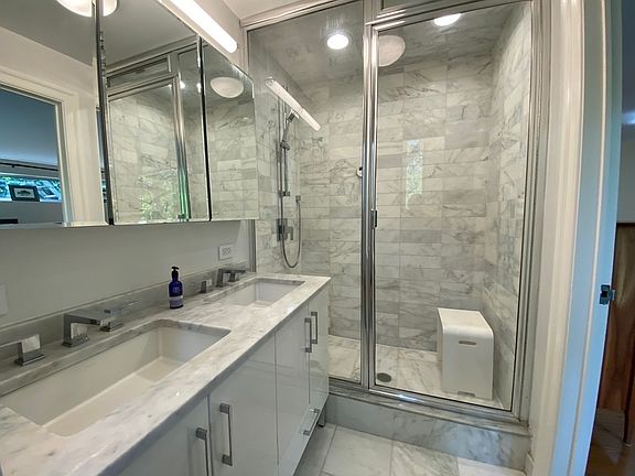 5th image of 366 E 8th St APT 3