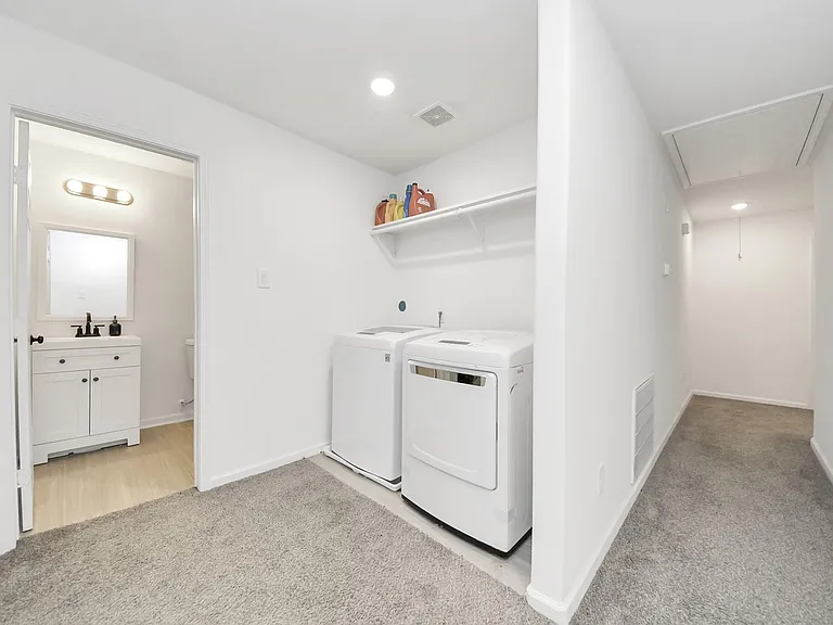 4613 Ireland St #B — Photo 32