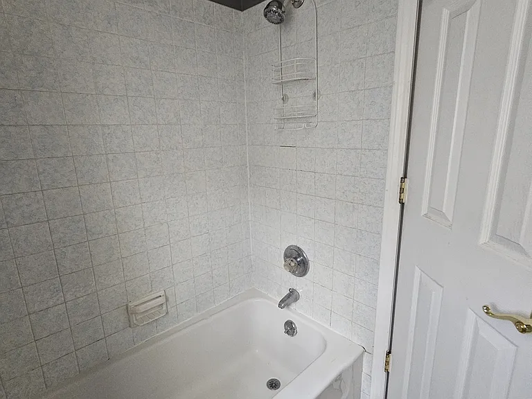 105 E Lincoln St #1-I-1 — Photo 7
