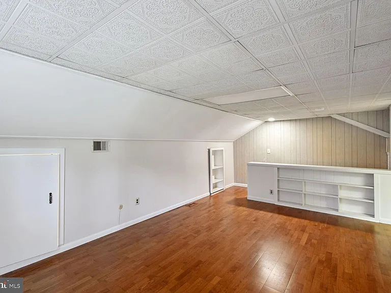 238 Varsity Ave — Photo 17