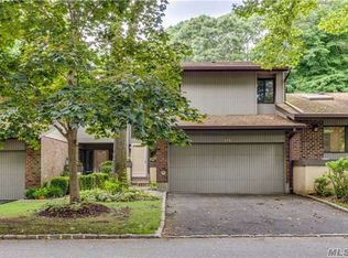 271 Vista Dr, Jericho, NY 11753