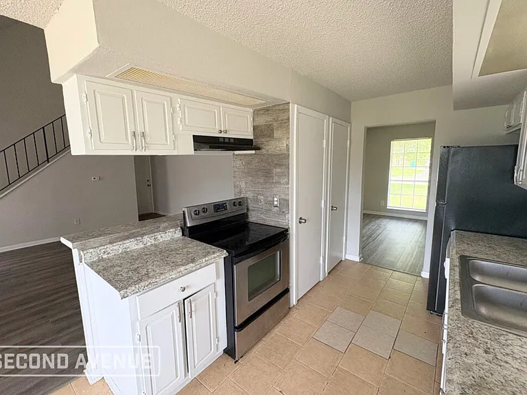 10122 Sagedowne Ln — Photo 4