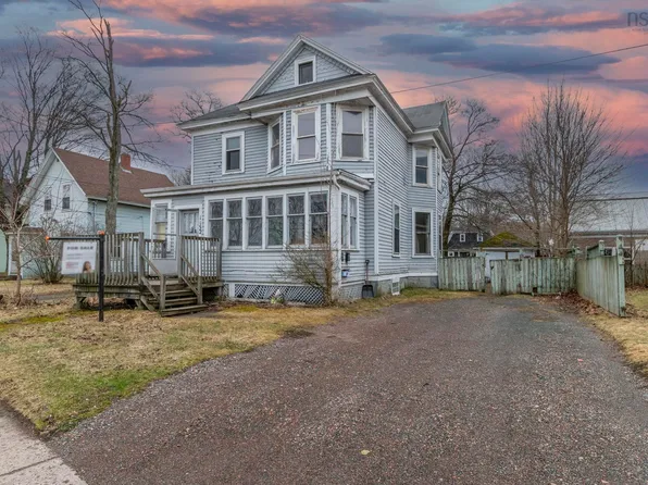 1132 Prince St, Truro, NS B2N 1J2