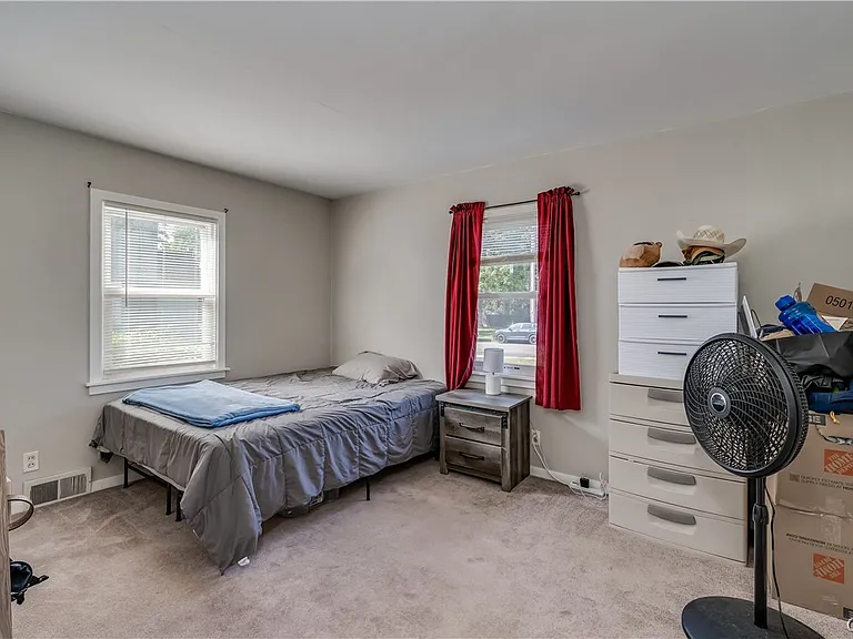 325 Paddock St — Photo 28