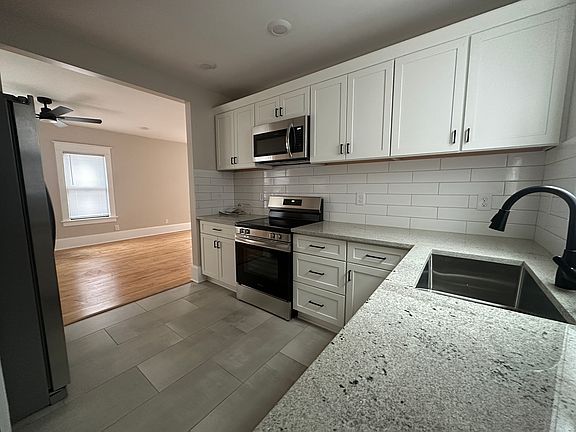4th image of 906 Marquette Ave