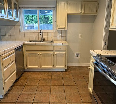 5th image of 106 Northlite Cir