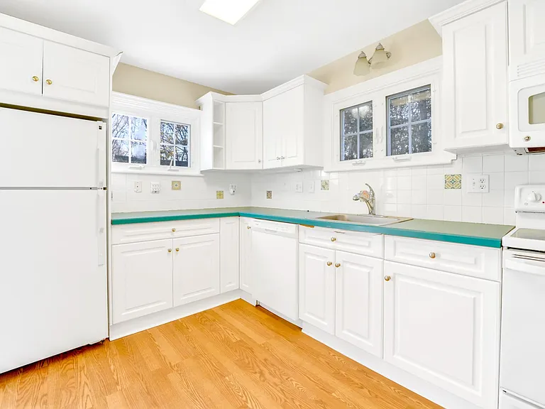 443 Benson Rd — Photo 2