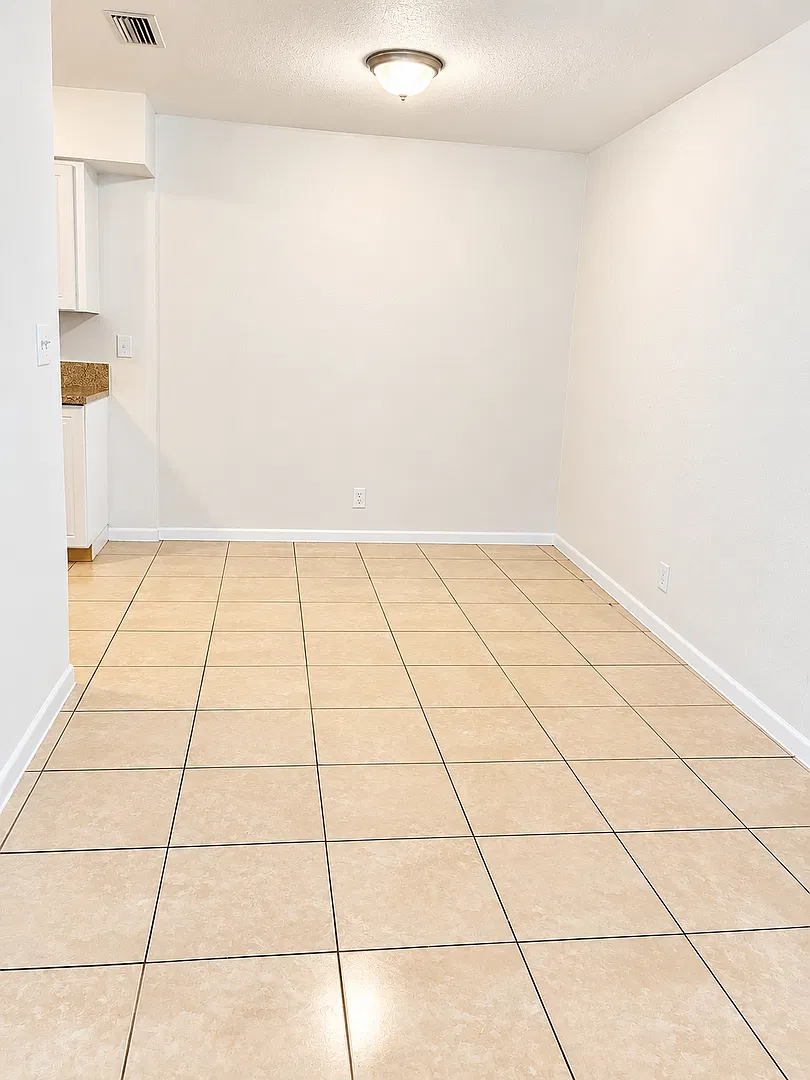 3800 Riverside Dr — Photo 2