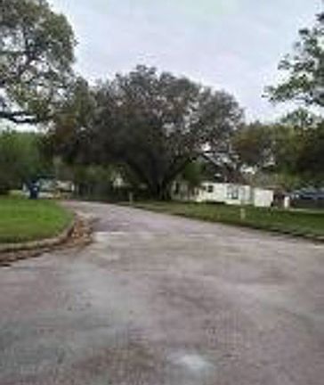 Exterior Neighborhood (street photo)