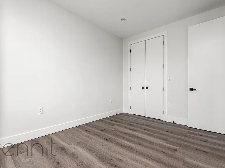 125 Kings Hwy #3B — Photo 5