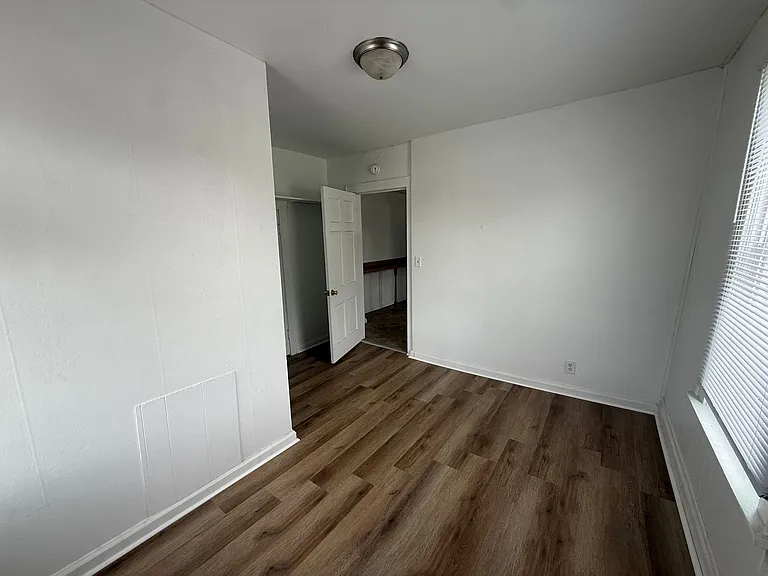 100 S College Ave #4 — Photo 3
