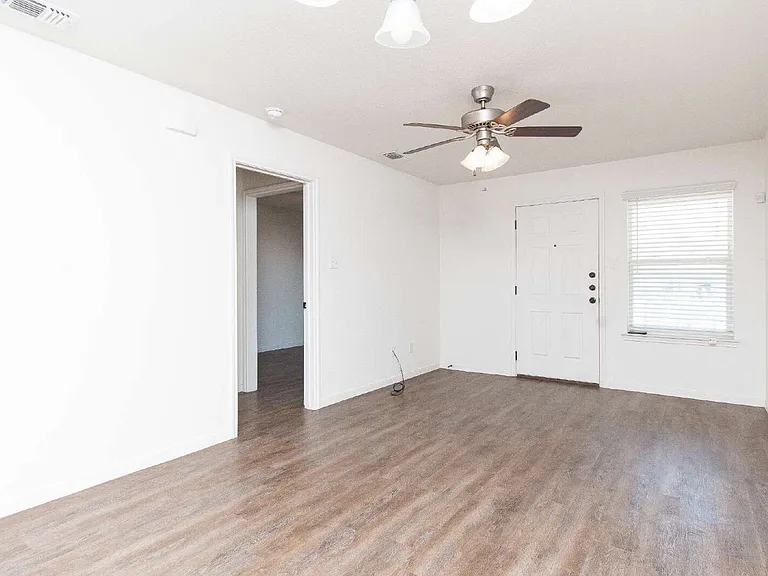 6705 University Village Way #B — Photo 5