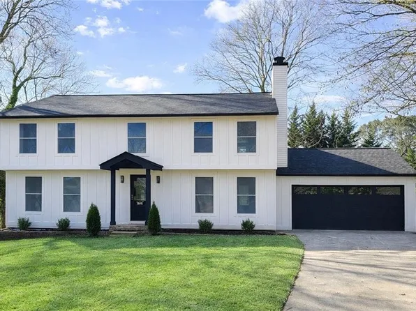 150 N Pond Ct, Roswell, GA 30076