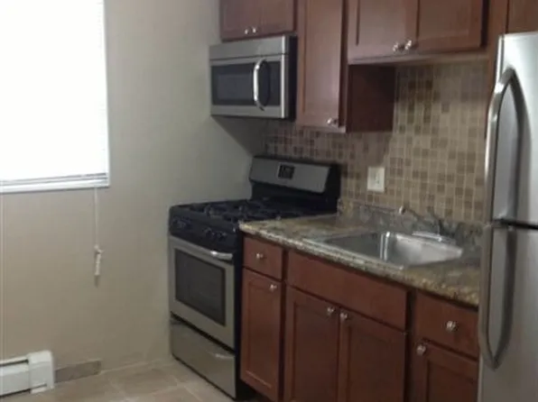 104 Wilbur St SE, Wyoming, MI 49548