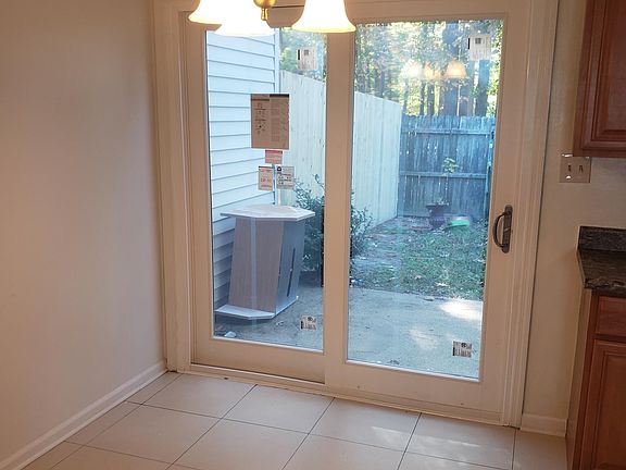 4th image of 19 Roffman Pl