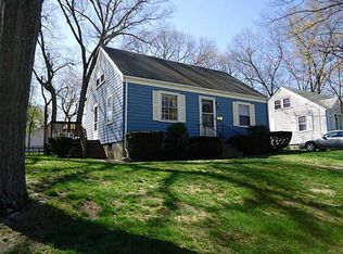 14 Woodstock Dr, Warwick, RI 02889
