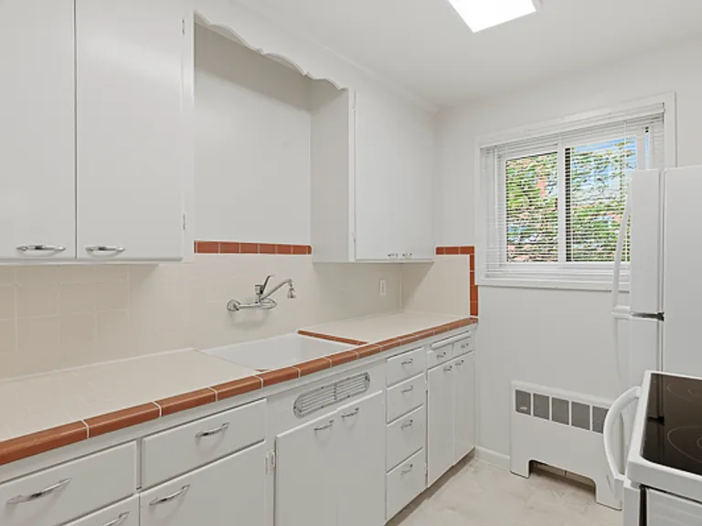 The Highland Arms Apartments — Photo 10