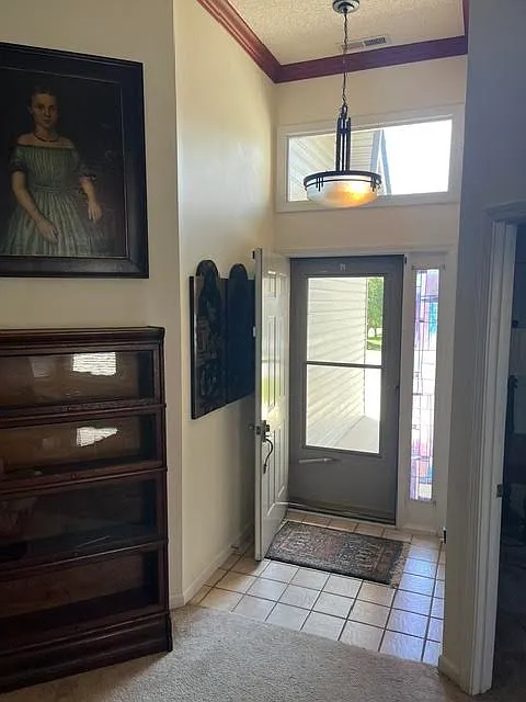 3 bed, 1700 sqft, $2,495 — Photo 2