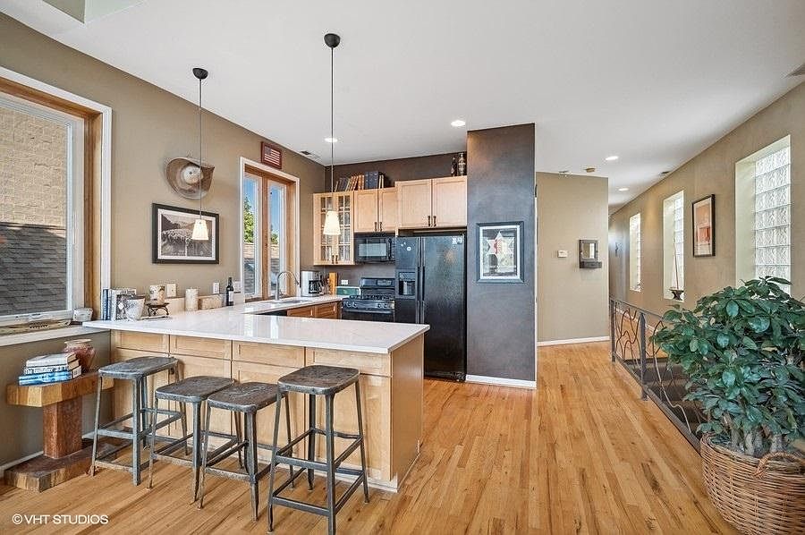 Pictures are from previous tenant, kitchen appliances have been updated since last photos