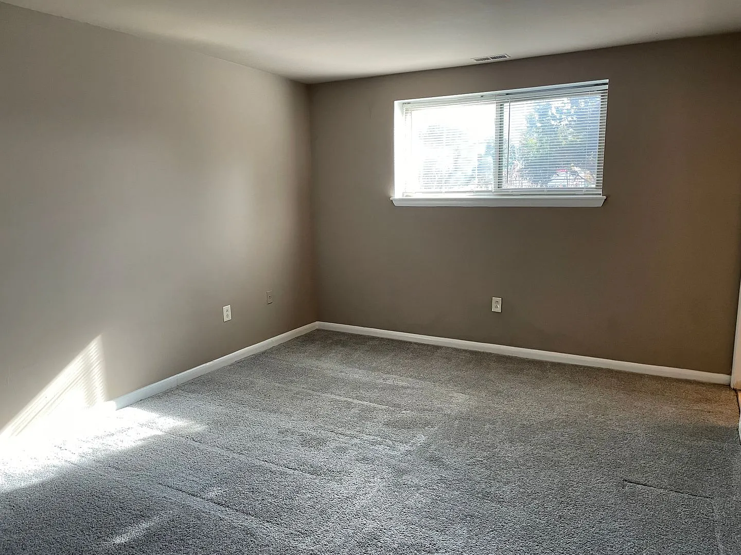 Brooke Court Apartments — Photo 4