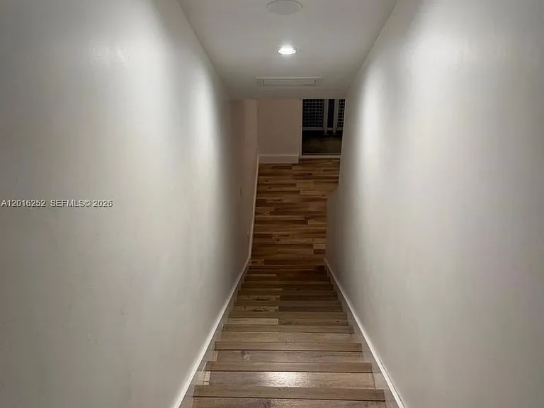 450 SW 3rd St #8 — Photo 6