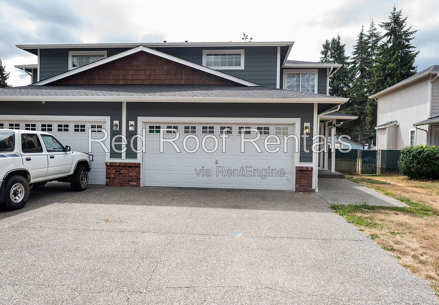 3 bed, 2.5 bath, 1400 sqft, $2,200 — Photo 2
