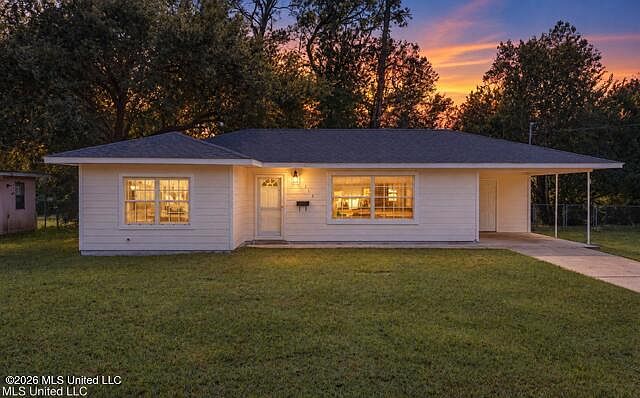 1st image of 215 Ridgeway Dr