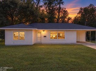 215 Ridgeway Dr, Gulfport, MS 39507