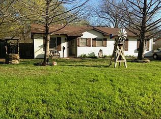 123 W Denton Dr, Euless, TX 76039