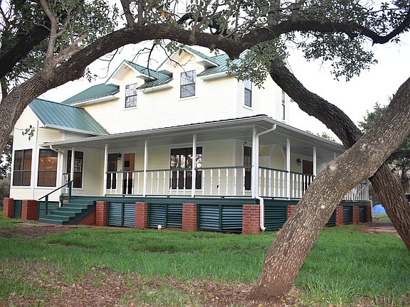 5th image of 102 Oak St
