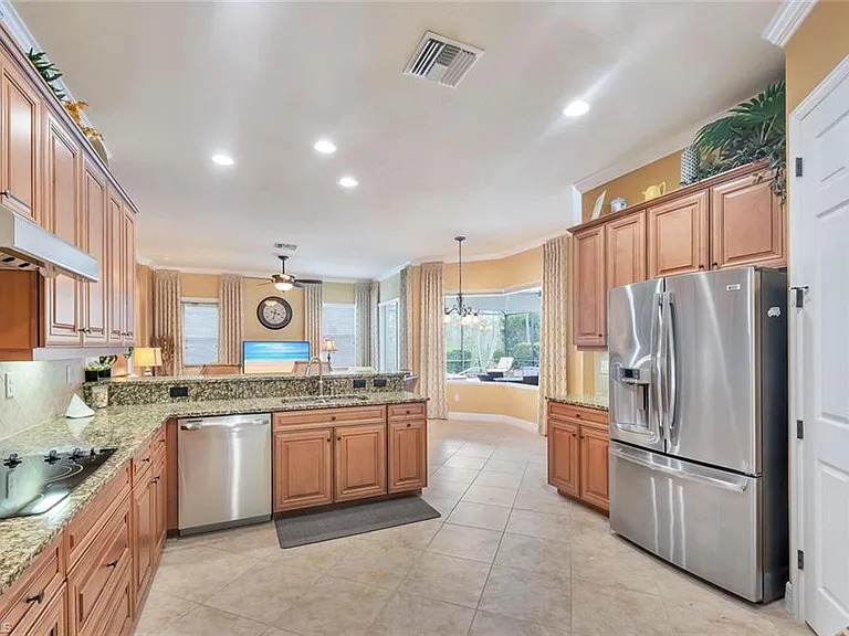 21093 Torre Del Lago St — Photo 10