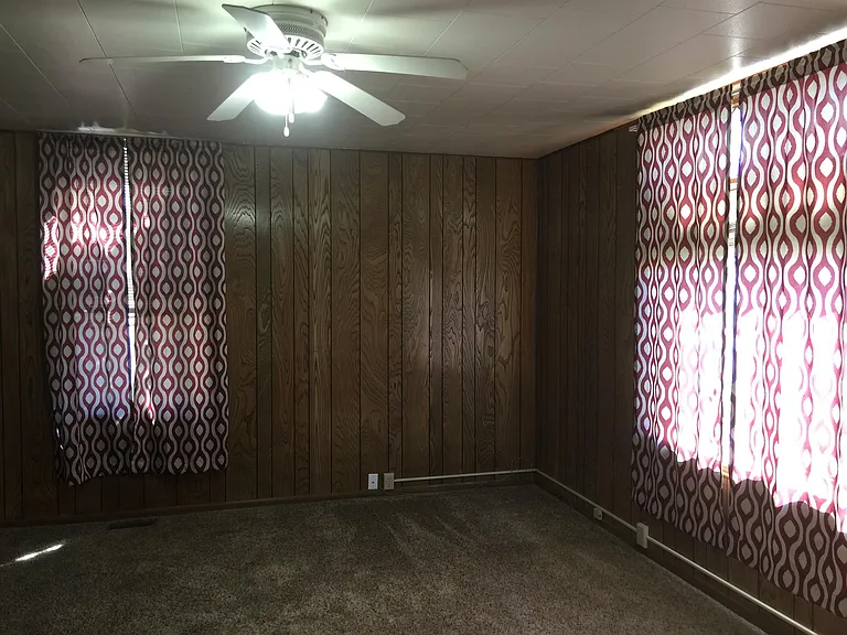 58 W 300 N — Photo 12
