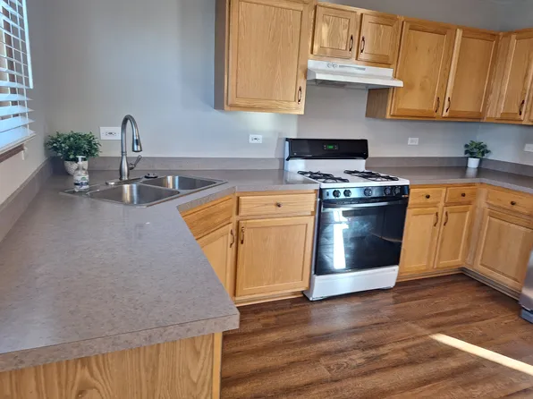 2000 Union Mill Dr, Aurora, IL 60503
