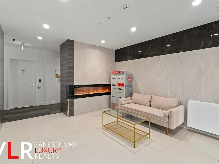 6733 Cambie St #303 — Photo 22