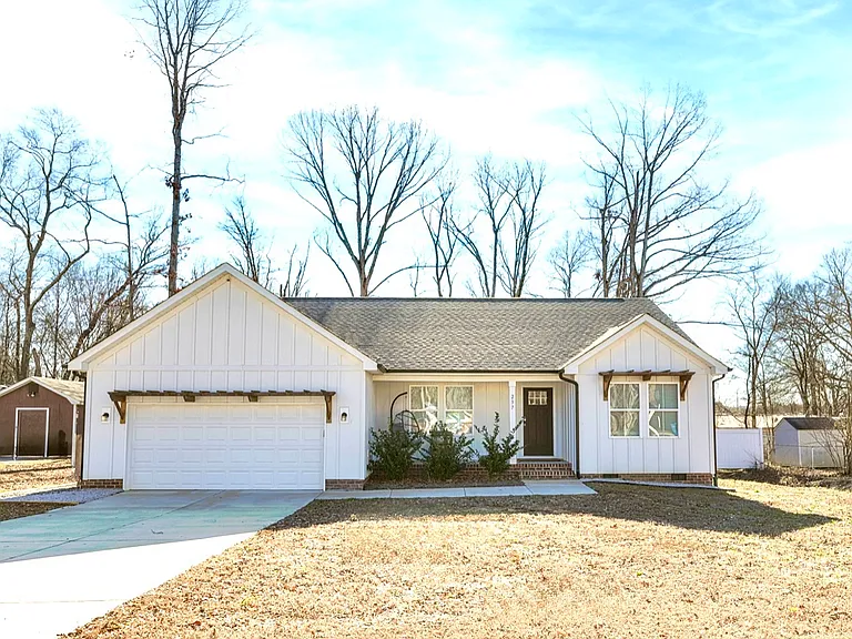 237 Hudson Dr — Photo 48