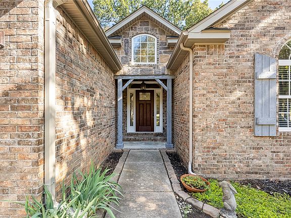 2nd image of 17 Duxford Cir